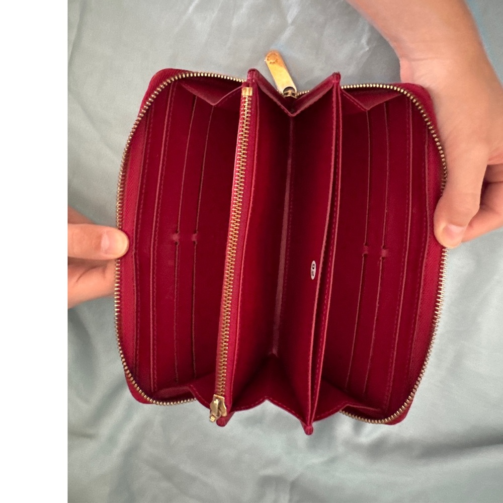 Louis Vuitton Red Monogram
Embossed Vernis Leather Wallet - Picture 9 of 16